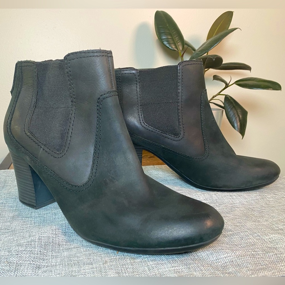 Clarks Women’s (Size 11M) Stroll Valley Leather Heeled Booties Black